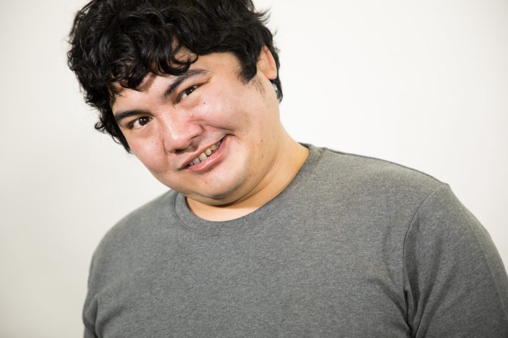 詐欺師っぽくない人だけどそれっぽくふるまう変な人