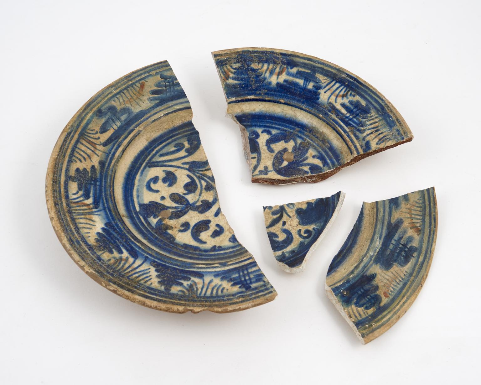 Plate, Italian, broken (plates)